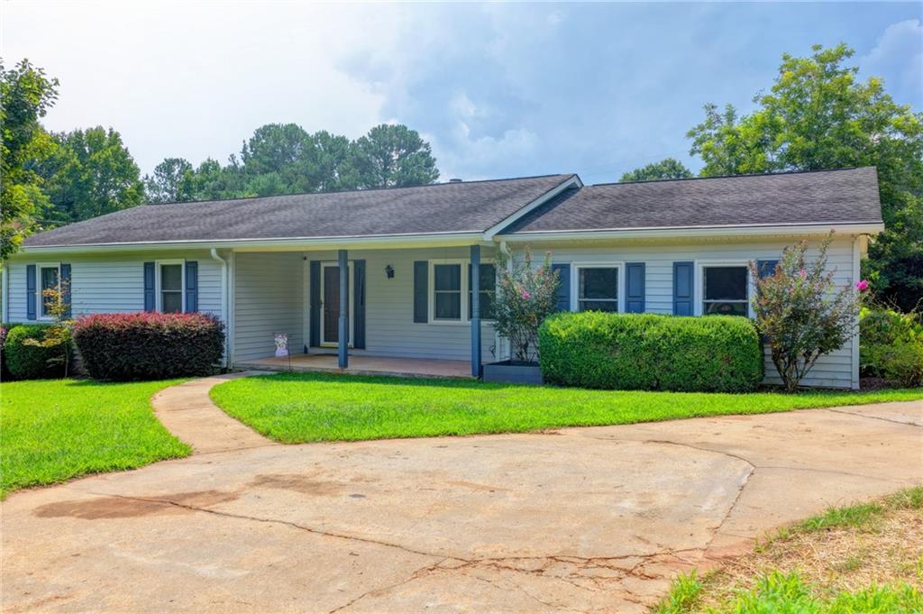 4410 Meadow Trail Property Photo 3