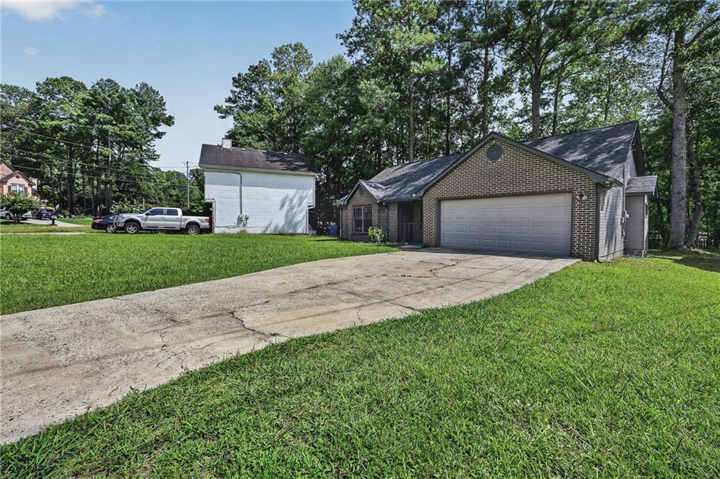 7185 Nunn Woods Way Property Photo 2