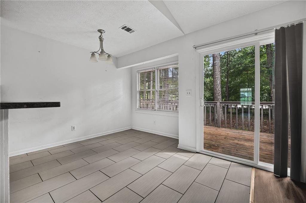7185 Nunn Woods Way Property Photo 7