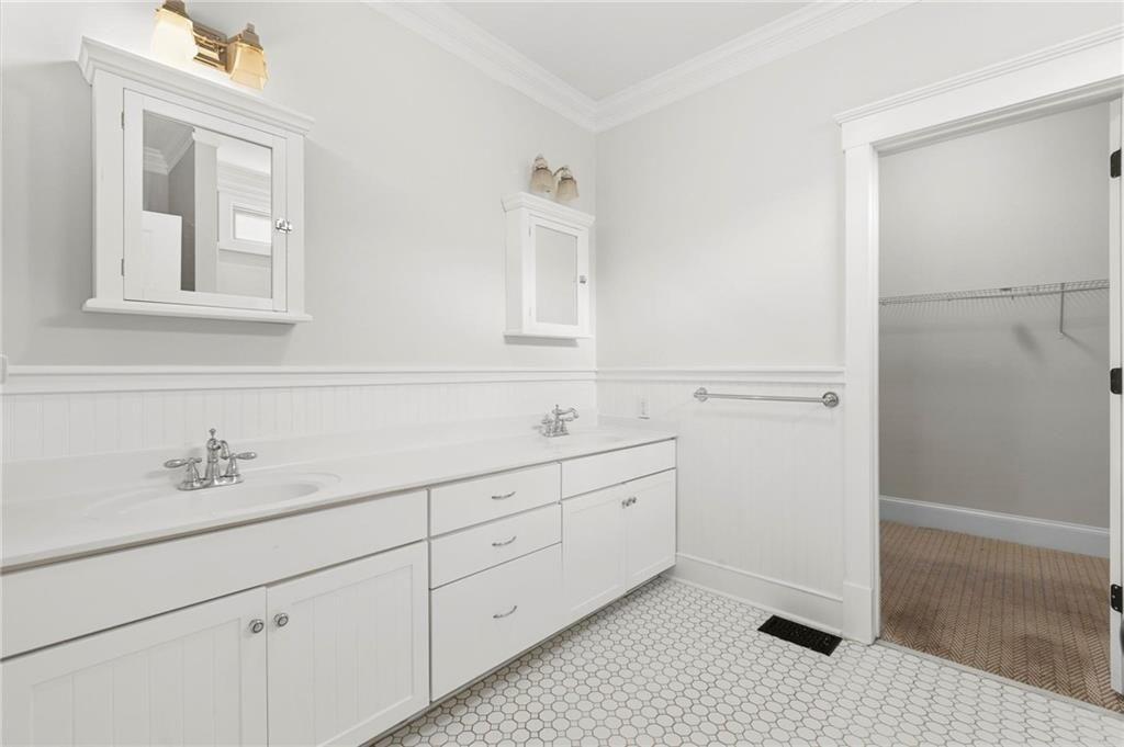 1355 Mercer Avenue Property Photo 10