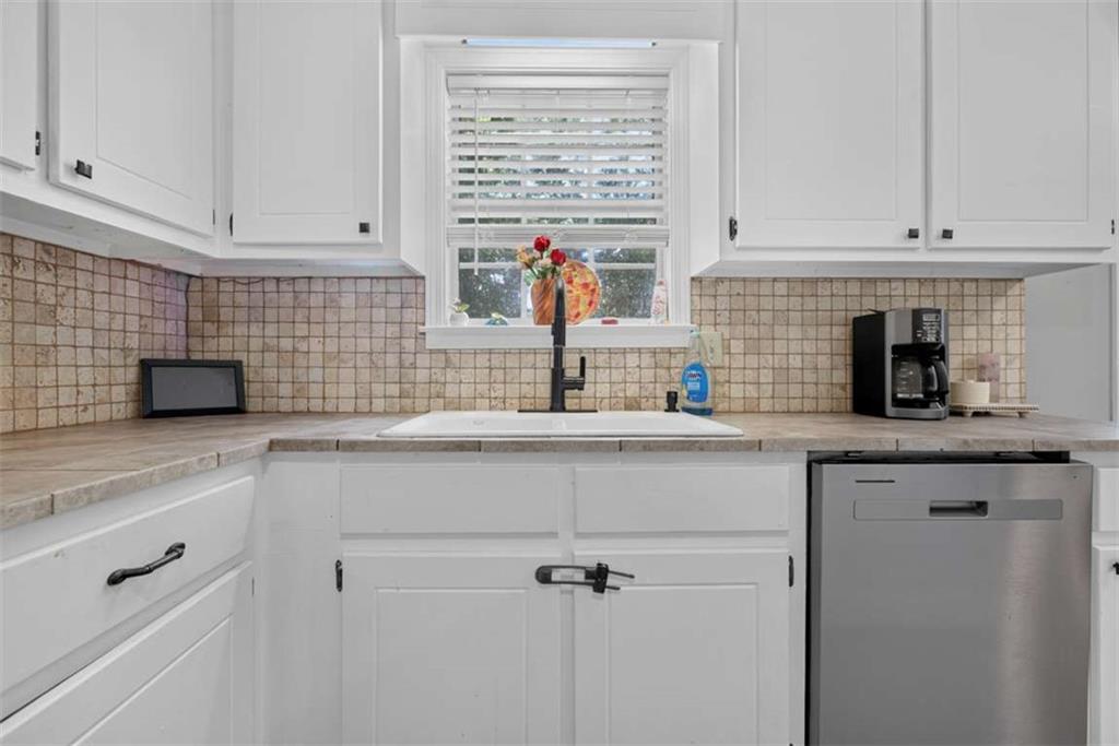 216 Brooks Lane Property Photo 8