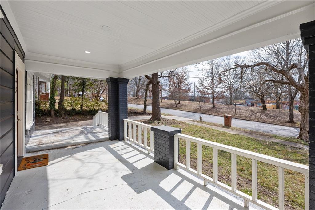 943 Rose Circle Sw Property Photo 2