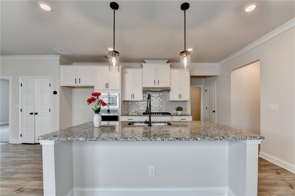 1854 Westfall Landing Property Photo 8