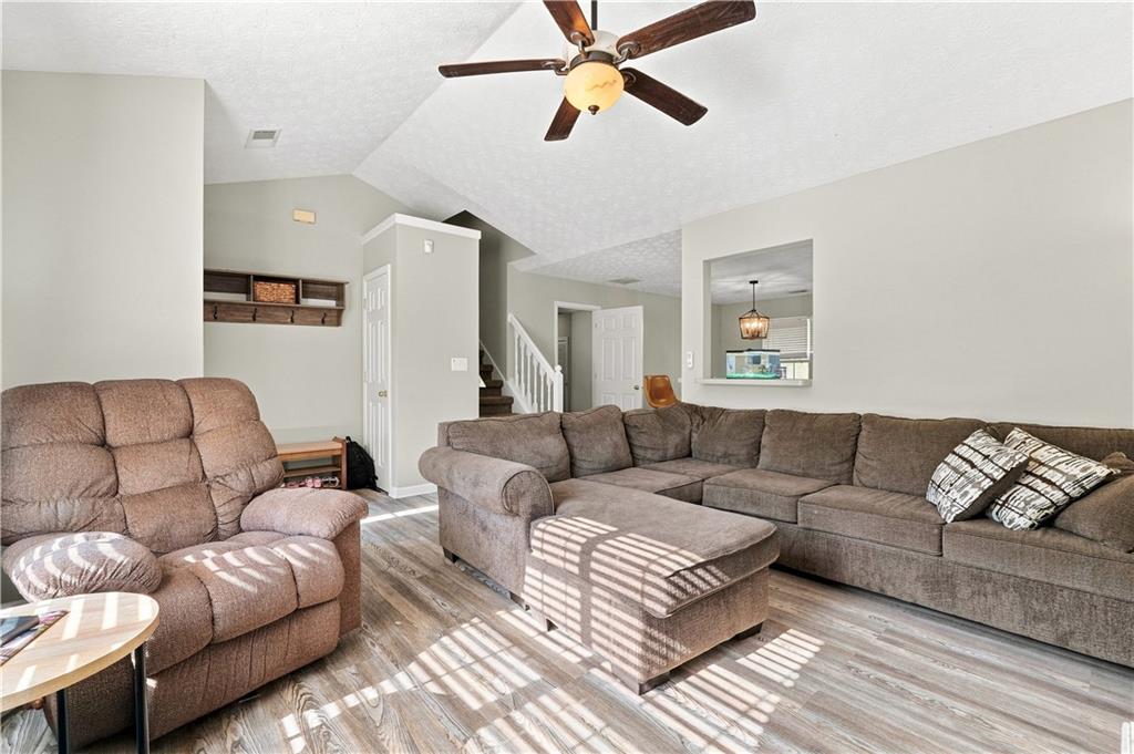 31 Kingston Pointe Drive Property Photo 8