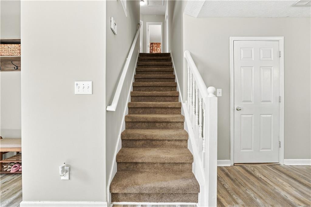 31 Kingston Pointe Drive Property Photo 16