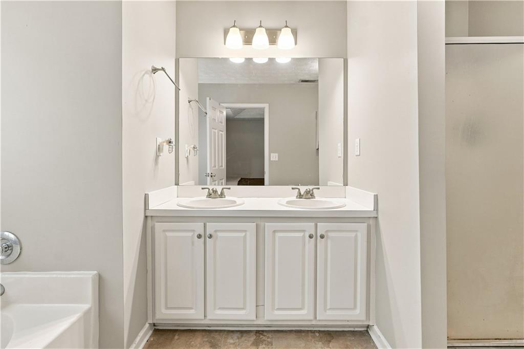 31 Kingston Pointe Drive Property Photo 19