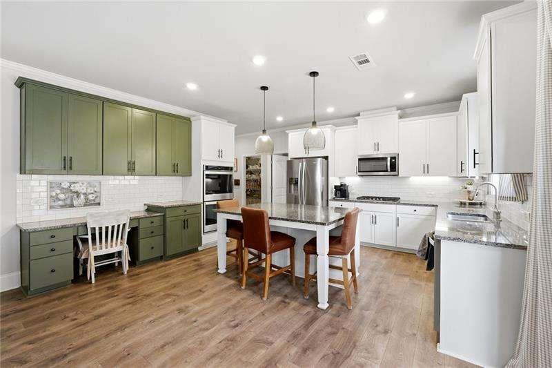121 Treeline Trail Property Photo 6