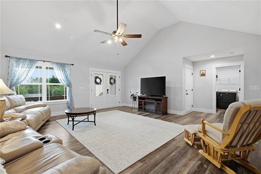 287 Bell Loop Property Photo 15