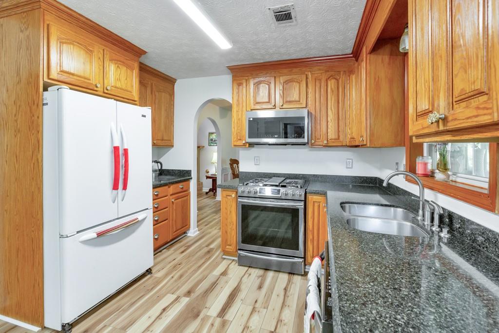 1675 Round Road Property Photo 9