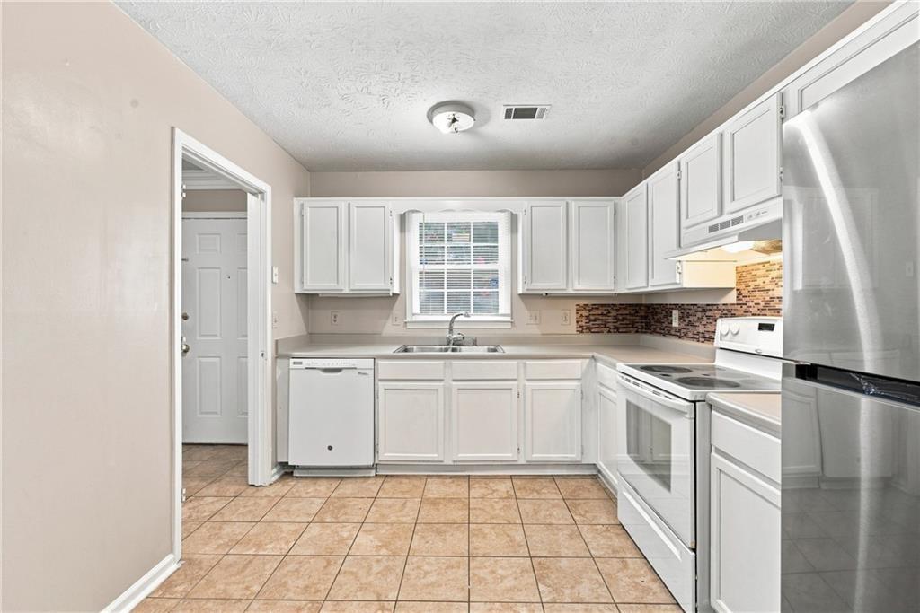 136 Sterling Court Property Photo 4