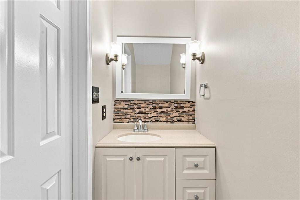 136 Sterling Court Property Photo 9