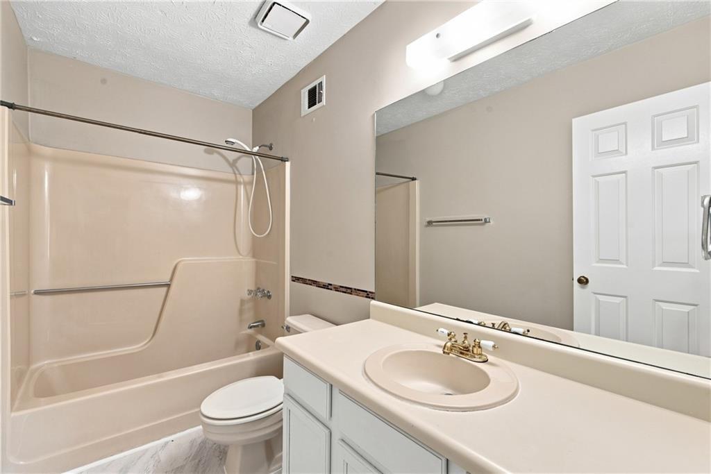 136 Sterling Court Property Photo 14