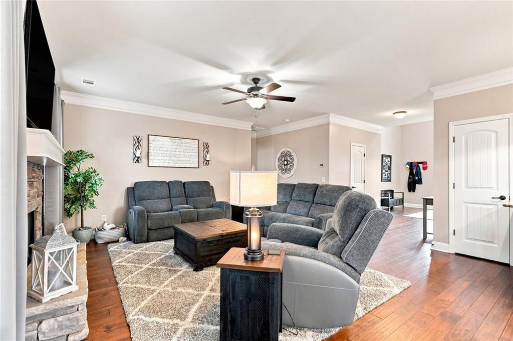 334 Red Cap Circle Property Photo 4
