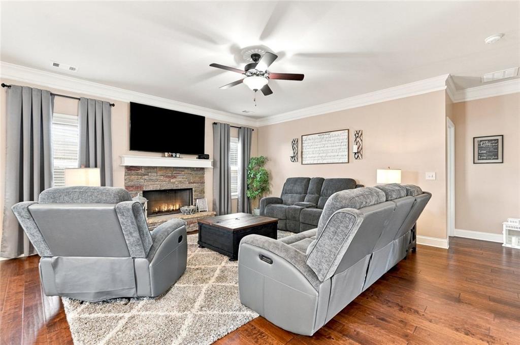 334 Red Cap Circle Property Photo 5