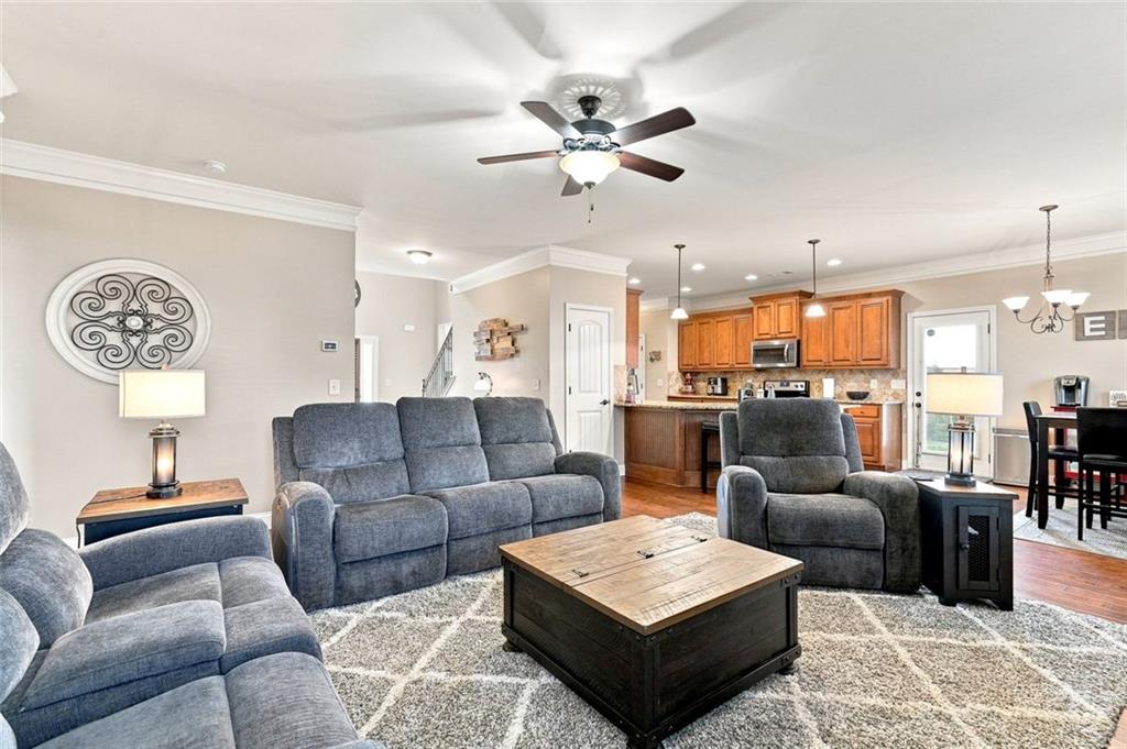 334 Red Cap Circle Property Photo 7