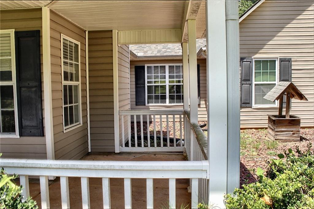 5613 Highway 81 E Property Photo 2