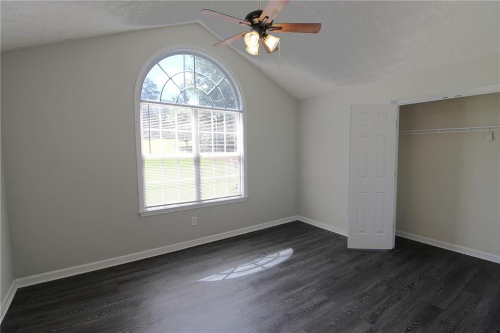 5613 Highway 81 E Property Photo 9