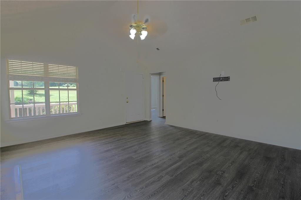5613 Highway 81 E Property Photo 14