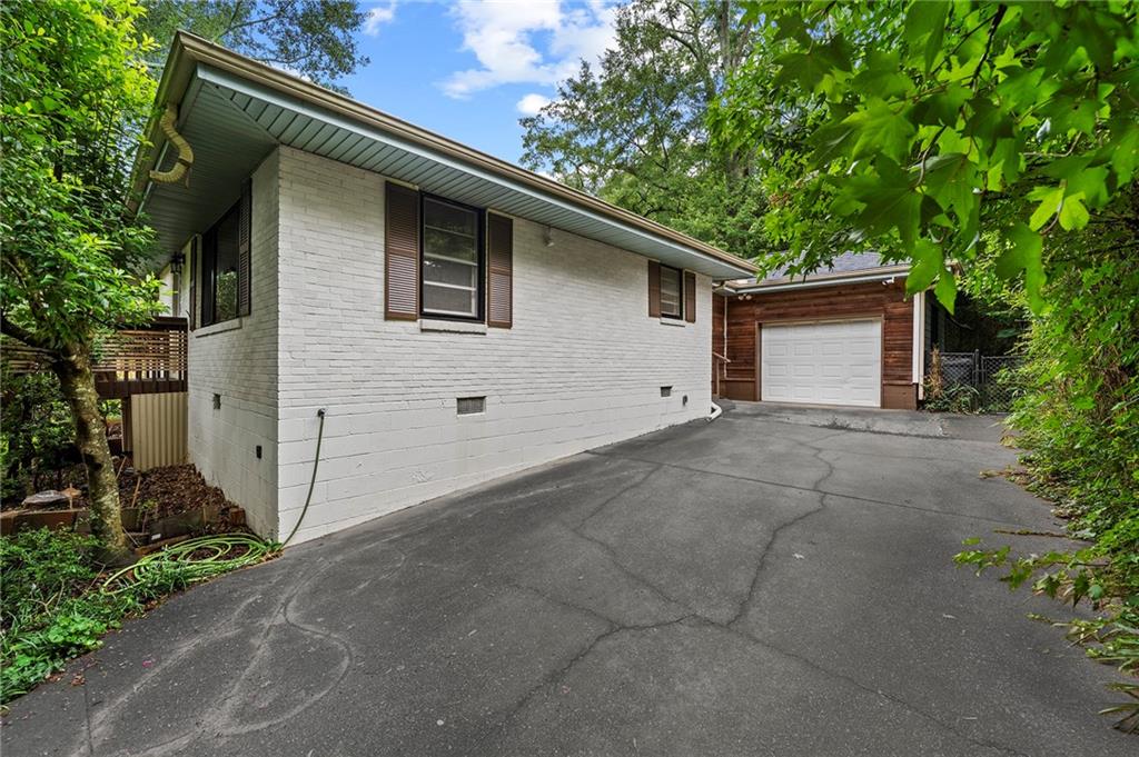 1747 Crestridge Drive Se Property Photo 1