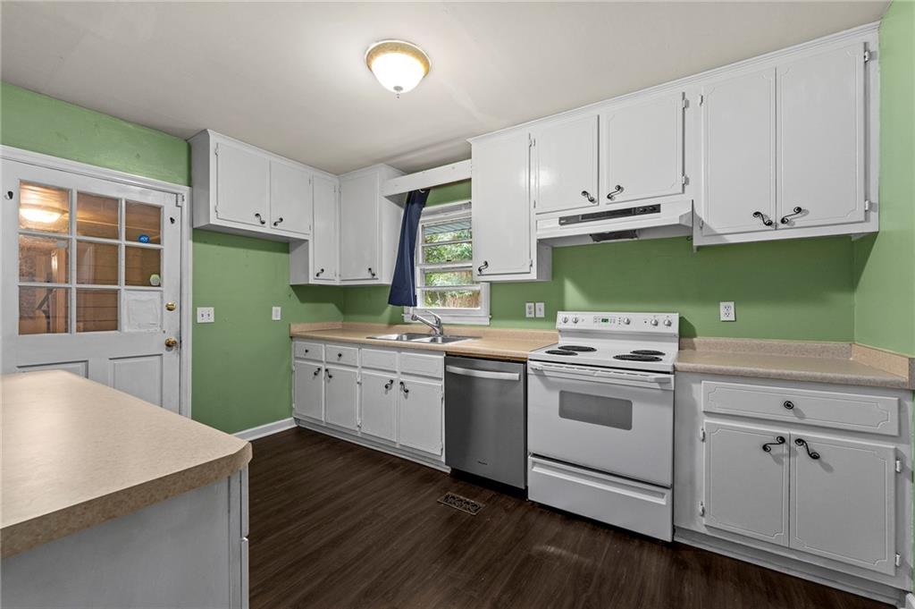1747 Crestridge Drive Se Property Photo 6