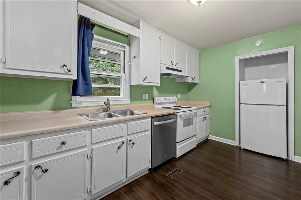 1747 Crestridge Drive Se Property Photo 8