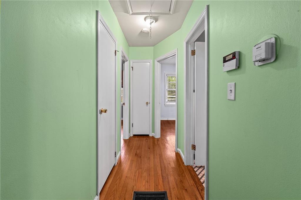 1747 Crestridge Drive Se Property Photo 10