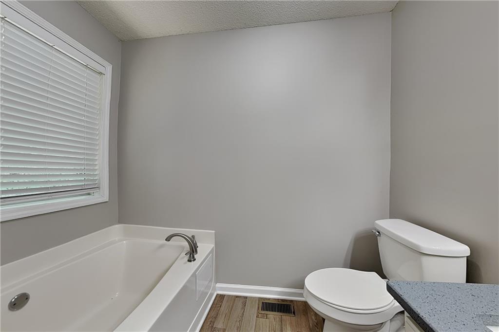 7818903 Property Photo 9
