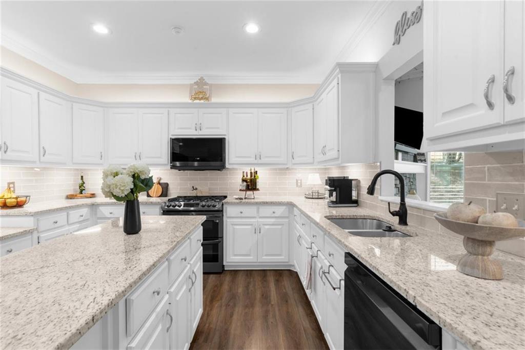 2638 Waters Edge Drive Property Photo 16