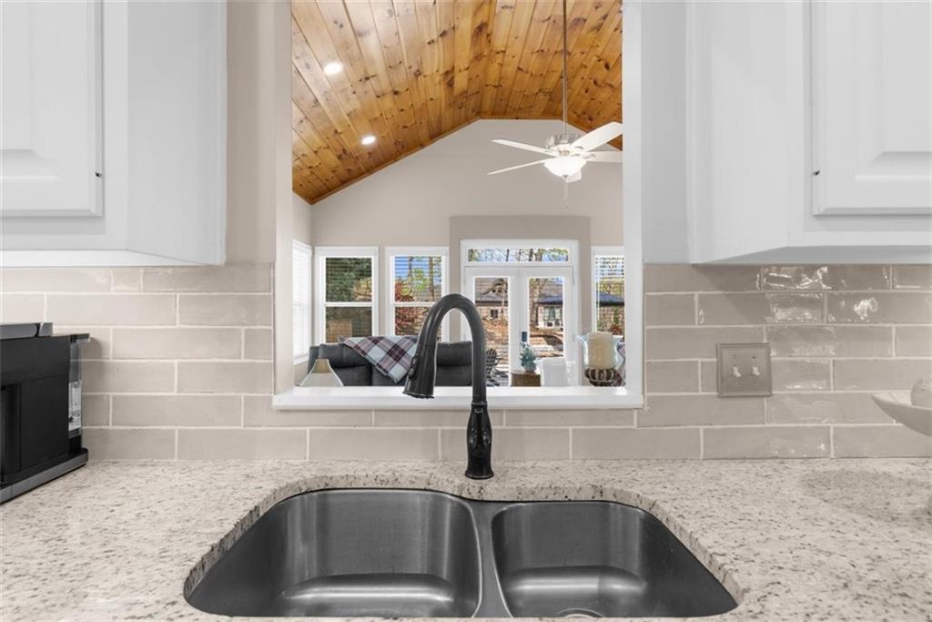 2638 Waters Edge Drive Property Photo 18