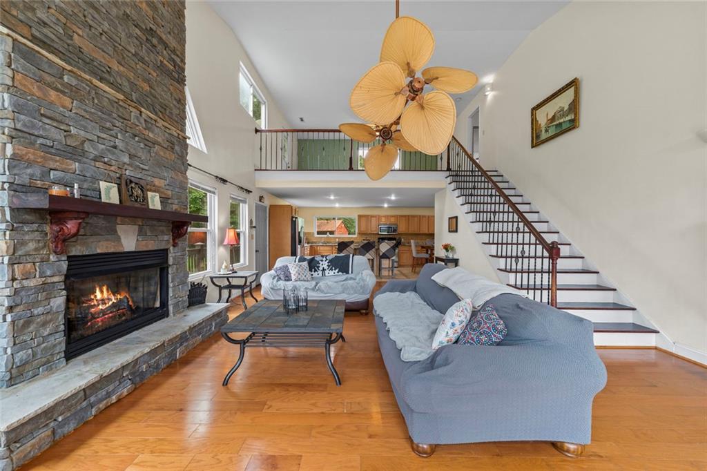 455 Holt Road Property Photo 4
