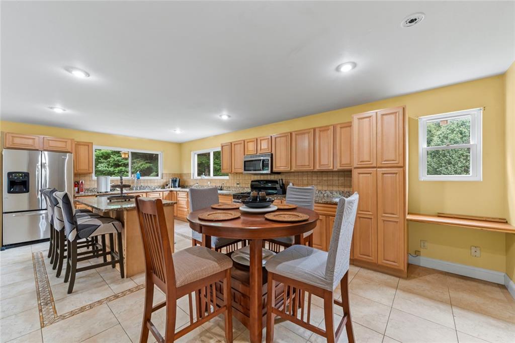 455 Holt Road Property Photo 7