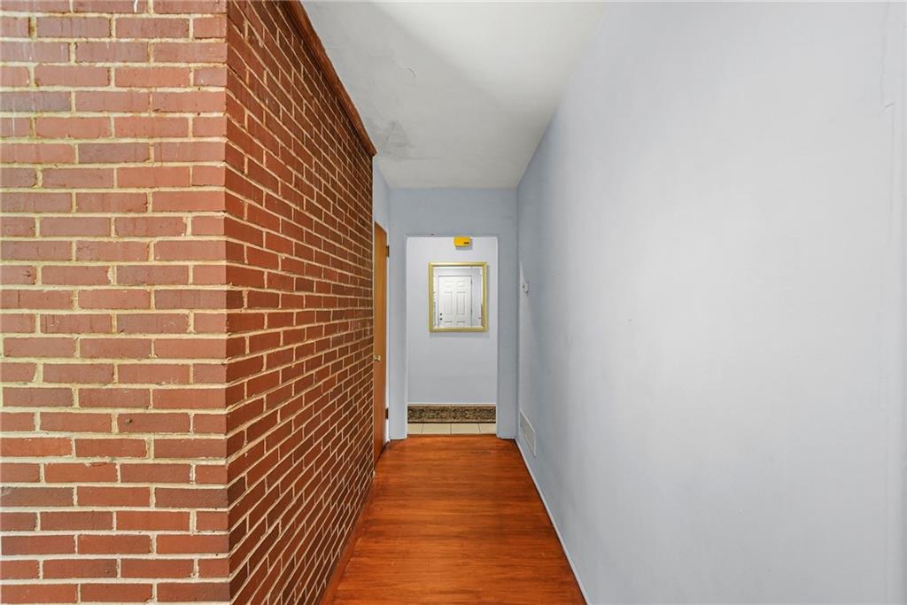 454 Superior Avenue Property Photo 5