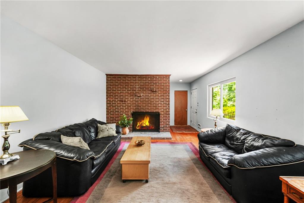 454 Superior Avenue Property Photo 6