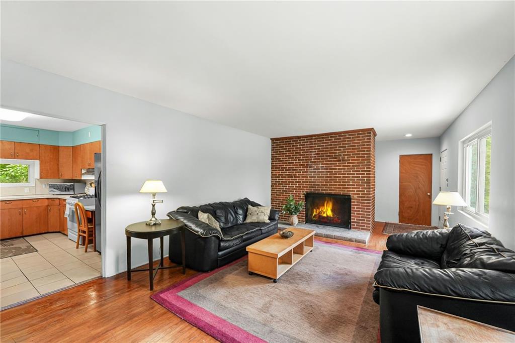 454 Superior Avenue Property Photo 7