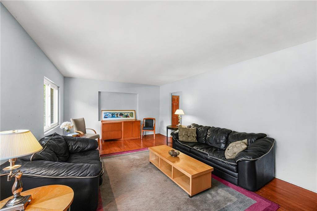 454 Superior Avenue Property Photo 8