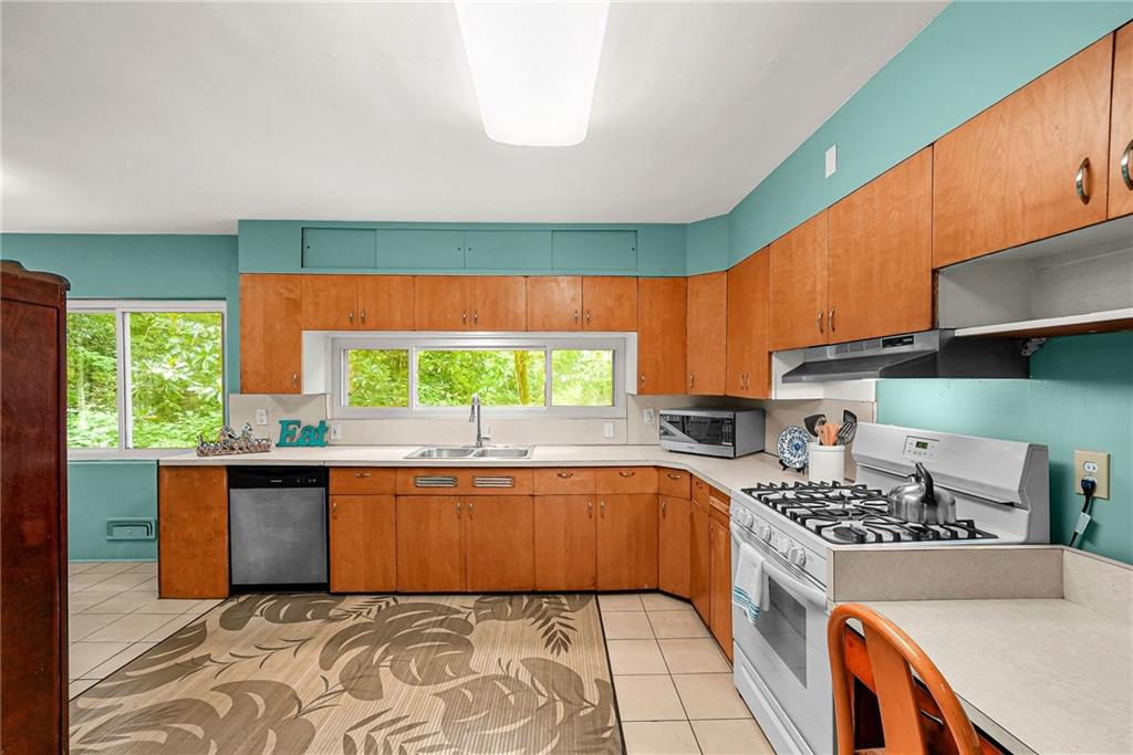 454 Superior Avenue Property Photo 9
