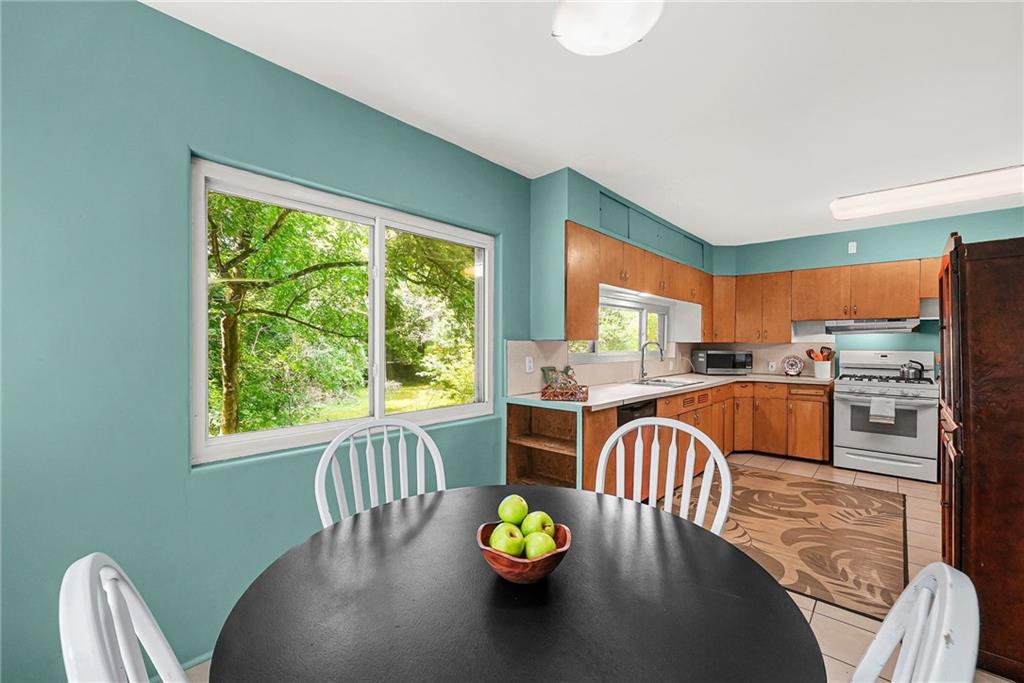 454 Superior Avenue Property Photo 11