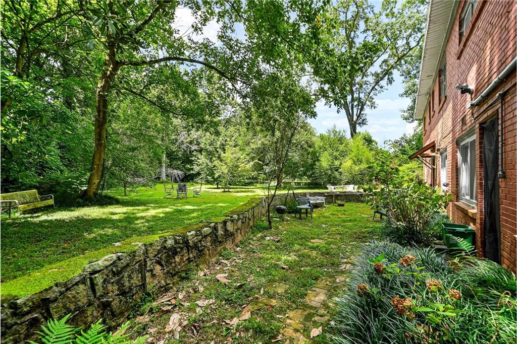 454 Superior Avenue Property Photo 40