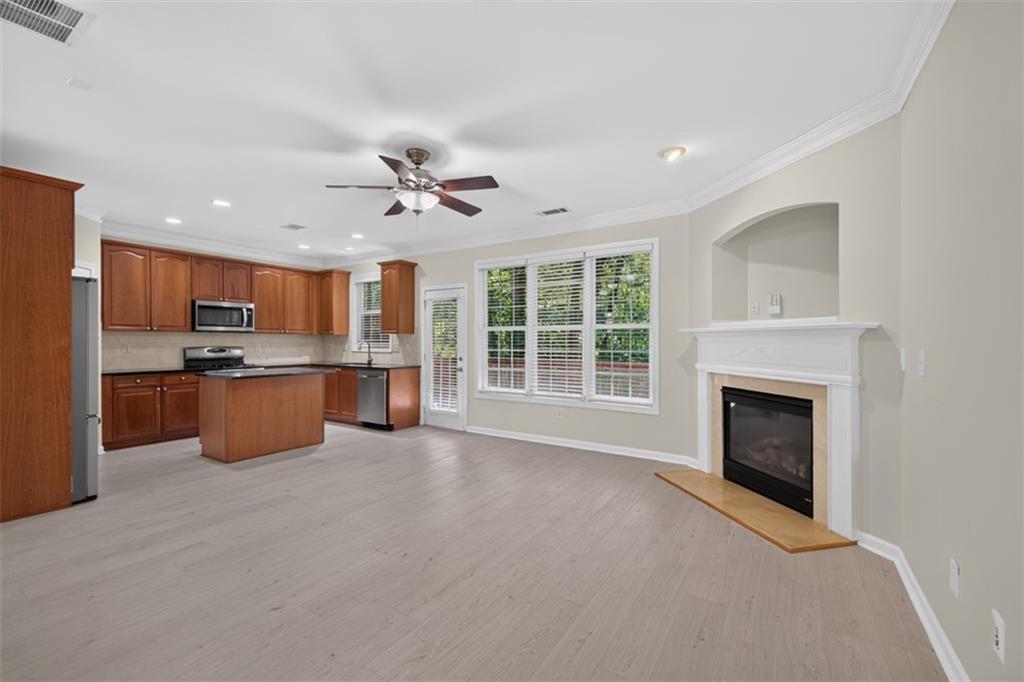 2294 Meadow's End Property Photo 10