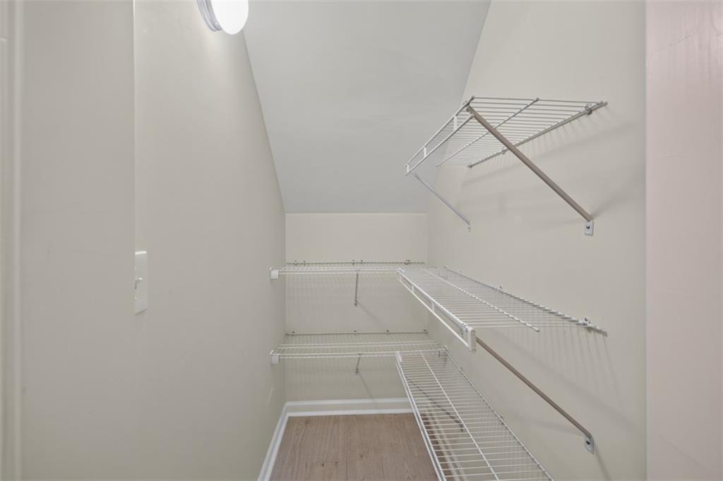 2294 Meadow's End Property Photo 13
