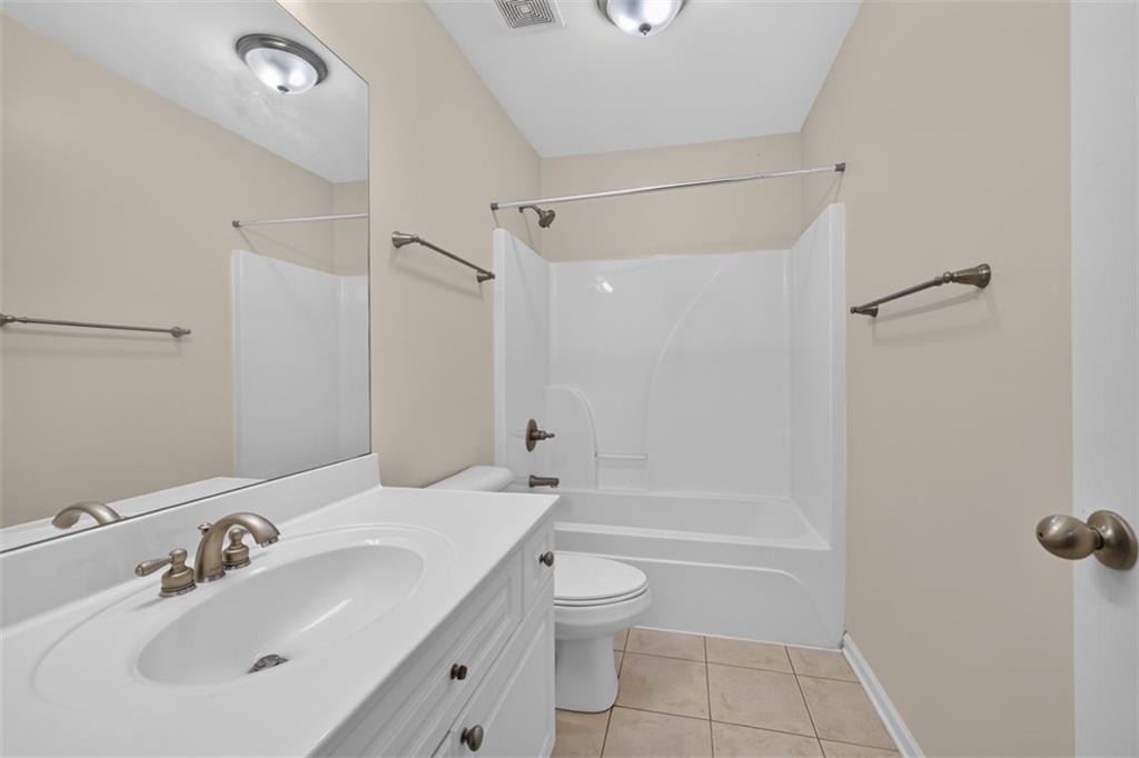 2294 Meadow's End Property Photo 28
