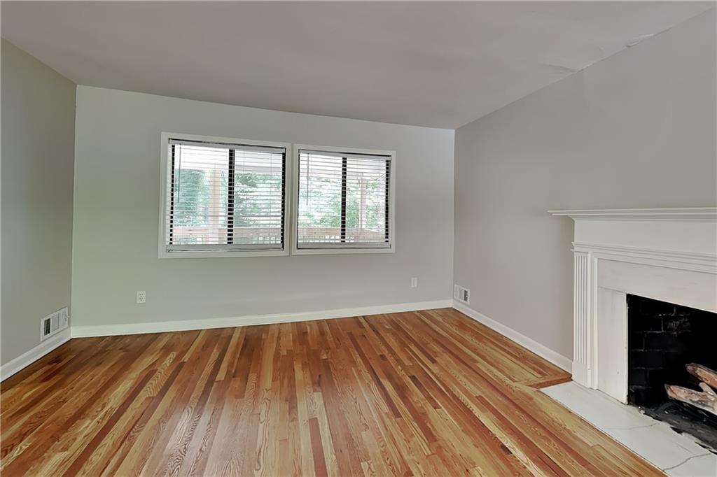 7819083 Property Photo 3