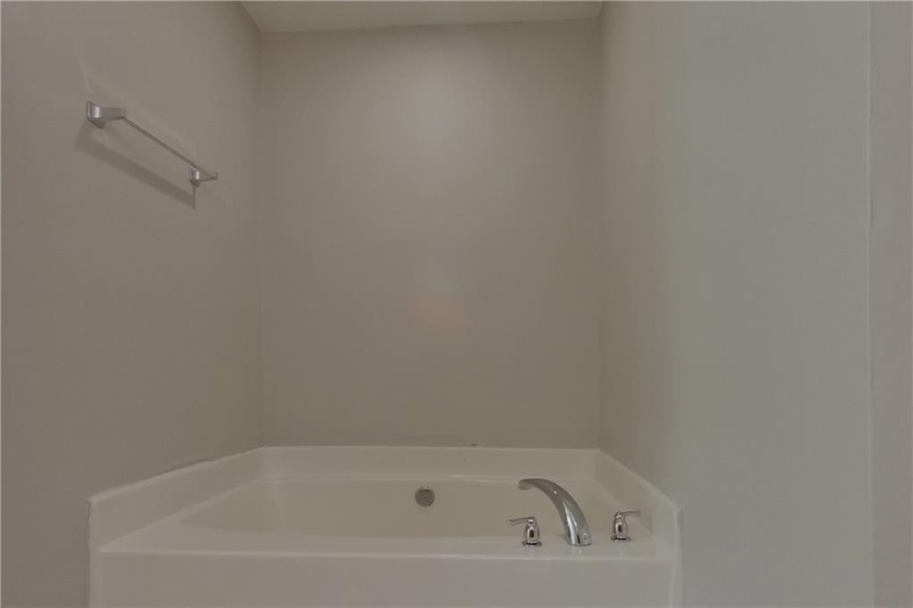 7819098 Property Photo 9