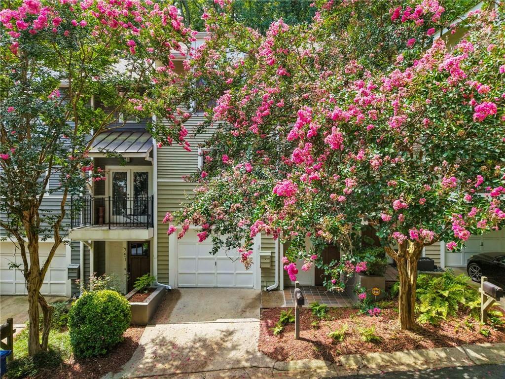 749 Hillpine Terrace Ne Property Photo 1