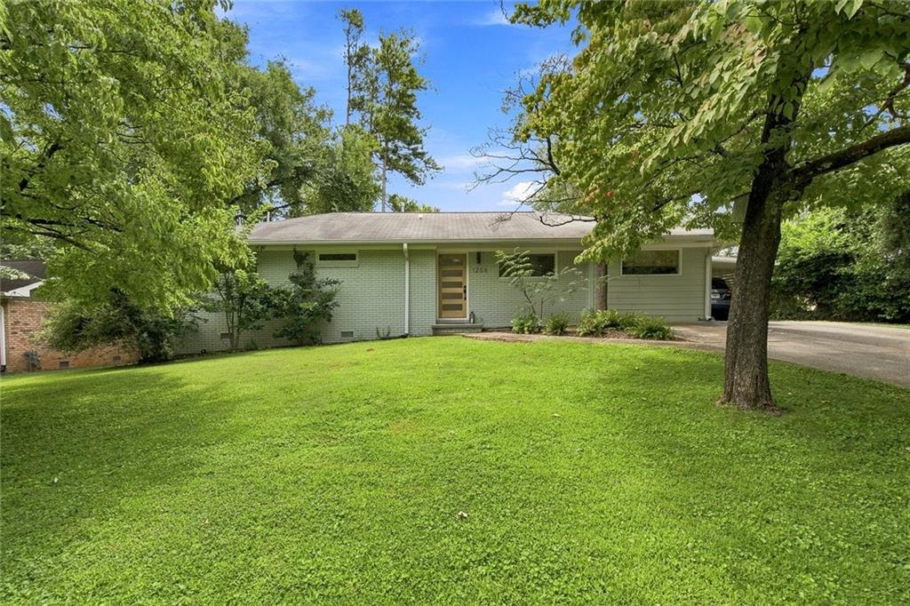 1206 Pinehurst Circle SE Property Photo 1