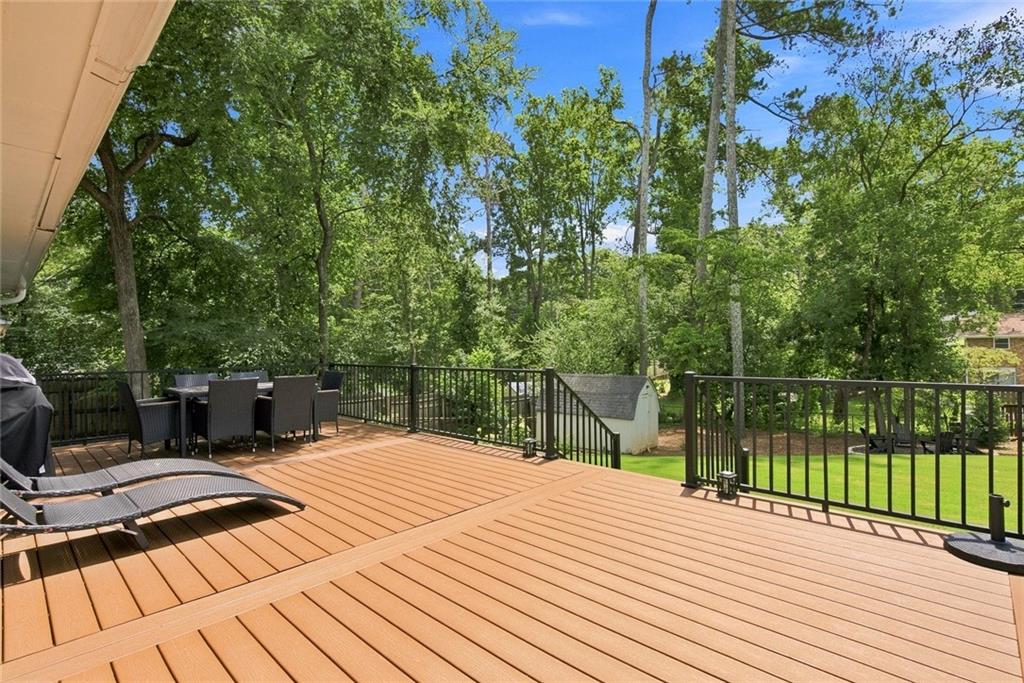 1206 Pinehurst Circle Se Property Photo 2