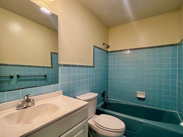 1597 Gilston Court Property Photo 8