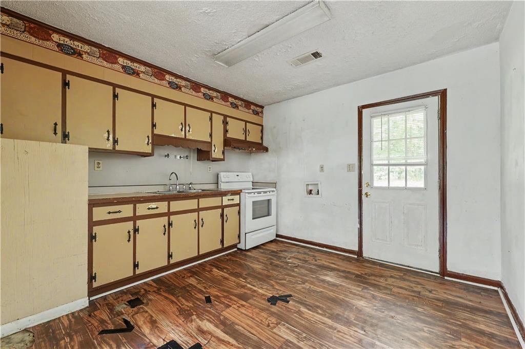 9223 Westview Drive Sw Property Photo 7