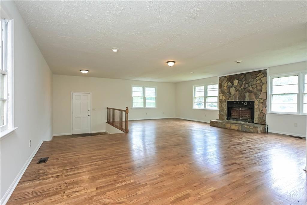 192 Sun Valley Drive Property Photo 3