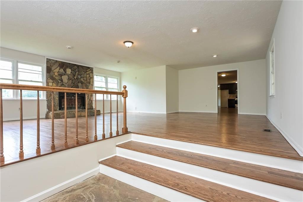 192 Sun Valley Drive Property Photo 7